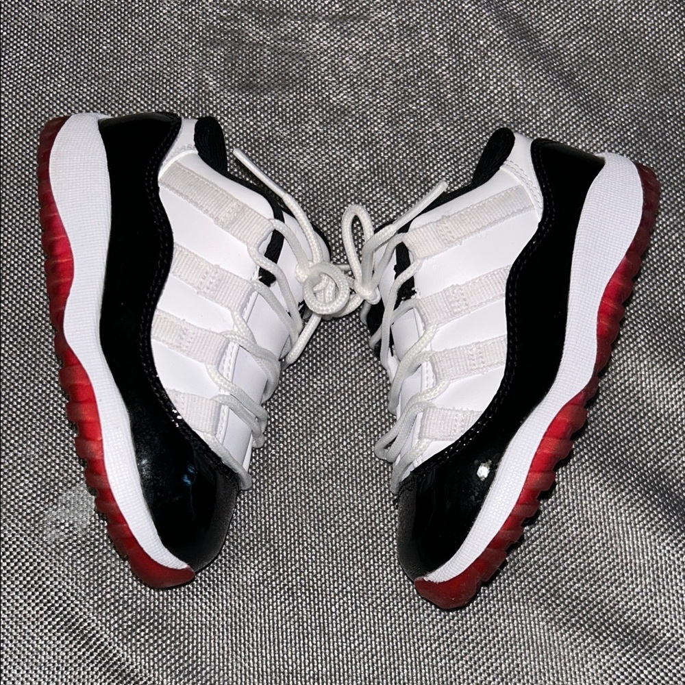 Jordan 11 Retro Low Concord Bred size 8c - Picture 2 of 5